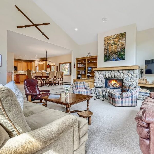 vlh-08 Living Room